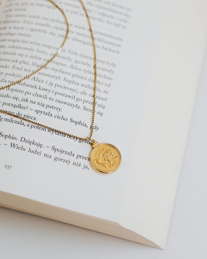 Diamanset Wanderer Medallion Necklace