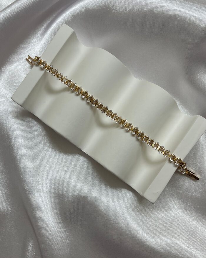 Diamanset Diamond Tennis Bracelet in yellow gold, a continuous line of round diamonds on a white background