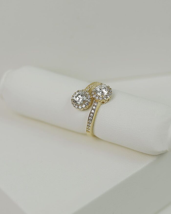 Diamanset Halo Cluster Ring in yellow gold with a diamond halo and pavé shoulders on a white background